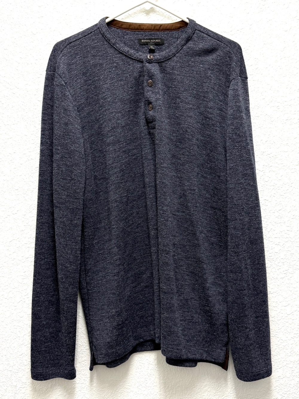 Banana Republic Men’s XL Long Sleeve 3-Button Henley Shirt